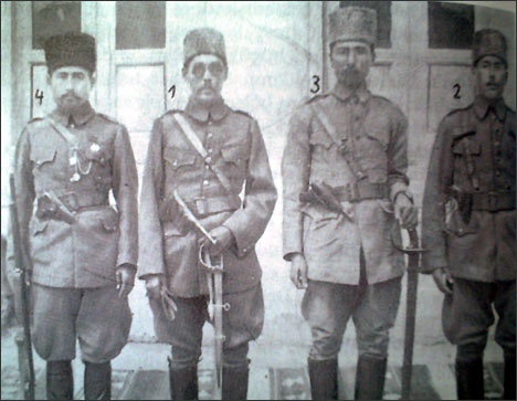 Лидеры националь-освободительного движения (справа налево): Нурматбек, Молла Хатем, Шерматбек и Назир Кабави