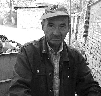 Руслан, ташкентский бомж, согласен фотографироваться