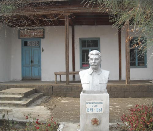 Бюст Сталина
