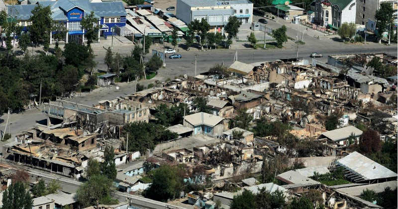 Так выглядят некоторые районы города Ош, разрушенные погромами