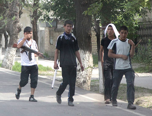 Люди с палками