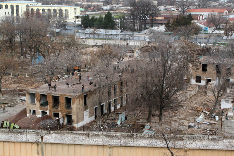 Колония во время сноса